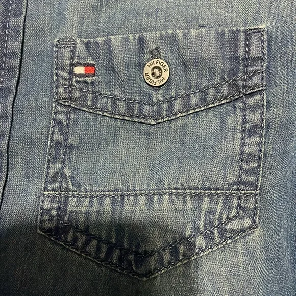 Tommy Hilfiger - Picture 2 of 6